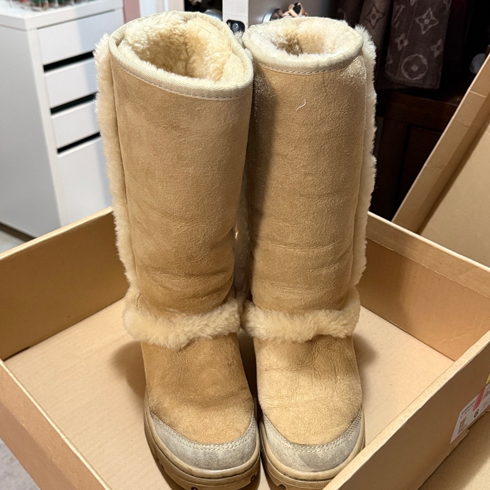 UGG sunburst tall boot - Picture 2 of 10